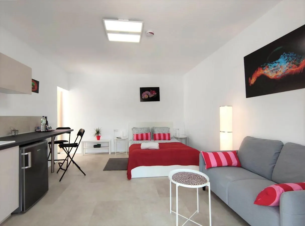 Fantastico Apartments Ruhige Top-Lage, Balkon Oder Terrasse, Gratis Parkplatz & Klimaanlage, Ideal Fuer Paare Und Alleinreisende Puerto de la Cruz  Spain